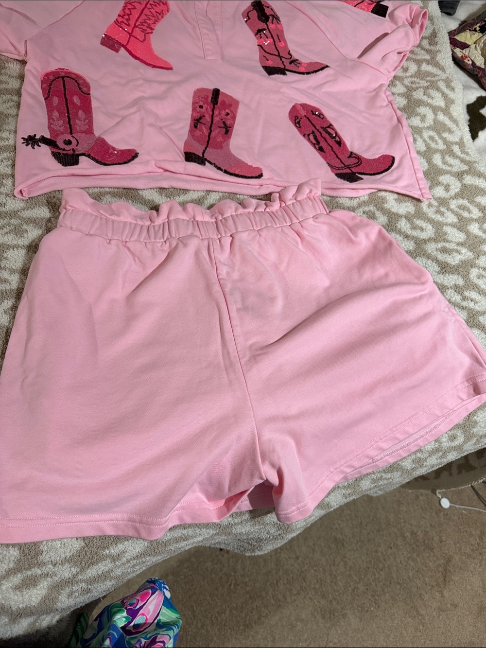 Pink Printed Two-Piece Skirt Set with Cowboy Boot Motif boutique sequinned - Picture 7 of 11